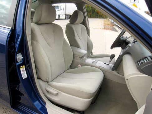 Used 2011 Toyota Camry LE image 21