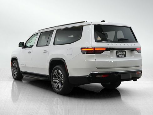 Used 2025 Jeep Wagoneer L Series II w/ 8-pass Seating Package AWD/4WD image 3