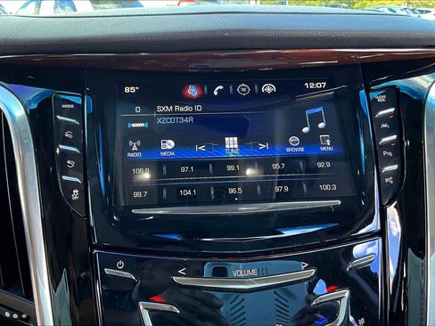 Used 2017 Cadillac Escalade Premium Luxury image 30