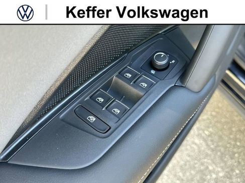New 2026 Volkswagen Tiguan SE FWD image 15