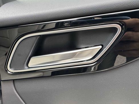 Used 2017 Jaguar F-PACE Prestige image 38