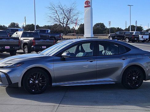 Used 2025 Toyota Camry SE w/ Convenience Package image 22