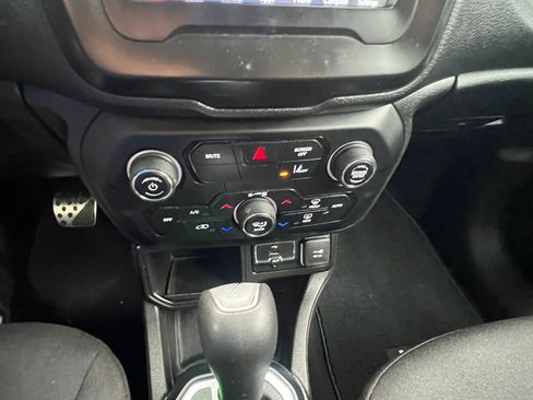 Used 2021 Jeep Renegade Sport FWD image 24