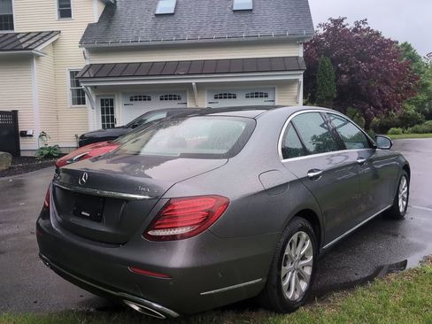 Used 2017 Mercedes-Benz E 300 4MATIC image 9