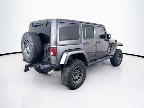 Used 2018 Jeep Wrangler Unlimited Sahara AWD/4WD image 10