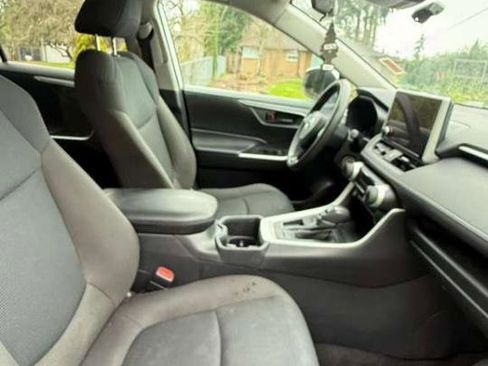 Used 2023 Toyota RAV4 LE FWD image 15