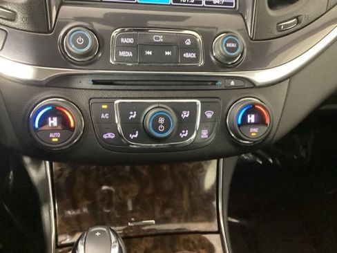 Used 2015 Chevrolet Impala LT w/ Convenience Package image 21