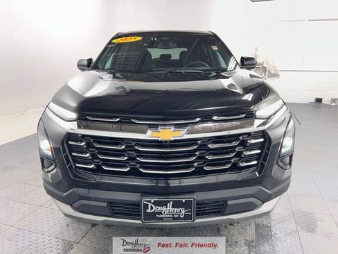 Used 2025 Chevrolet Equinox LT FWD image 2