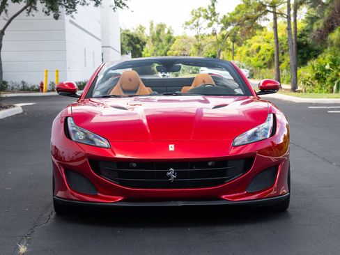 Used 2019 Ferrari Portofino RWD image 3