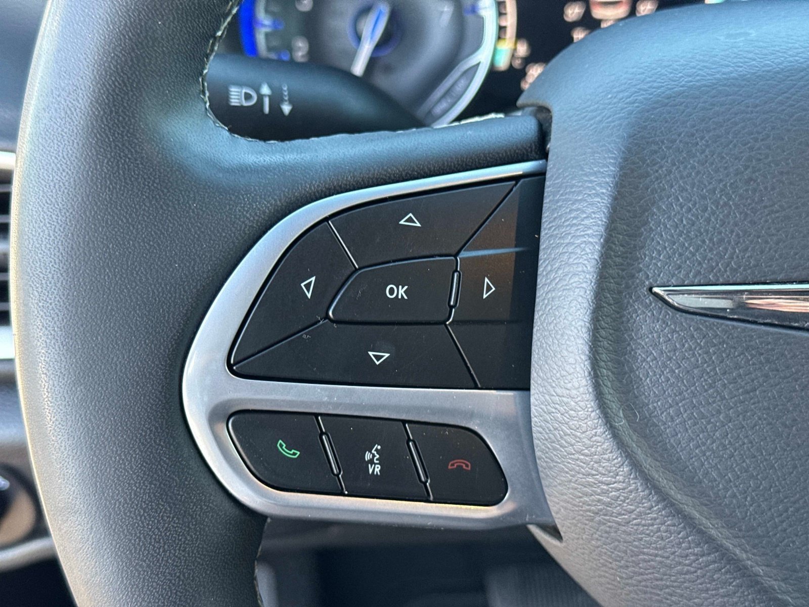 Used 2025 Chrysler Pacifica Select FWD image 29
