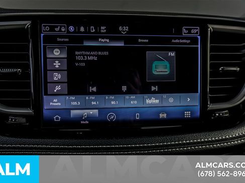 Used 2023 Chrysler Pacifica Touring-L FWD image 39