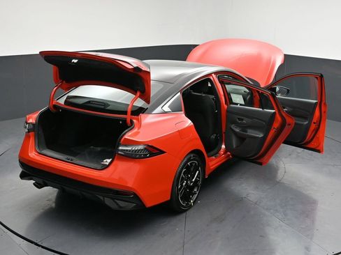 New 2026 Nissan Sentra SR w/ Floor Mat Package FWD image 32