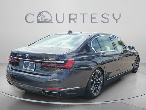 Used 2022 BMW 750i xDrive AWD/4WD image 3