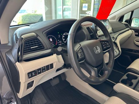 Used 2025 Honda Odyssey Elite image 16