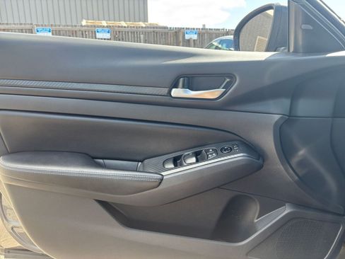 Used 2025 Nissan Altima 2.5 SV FWD image 18