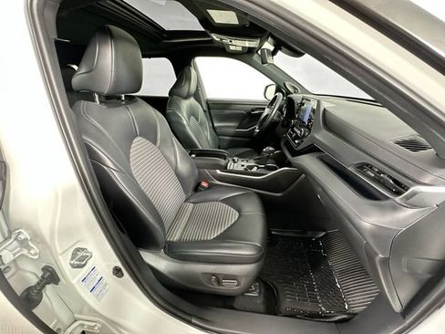 Used 2021 Toyota Highlander XSE AWD/4WD image 30