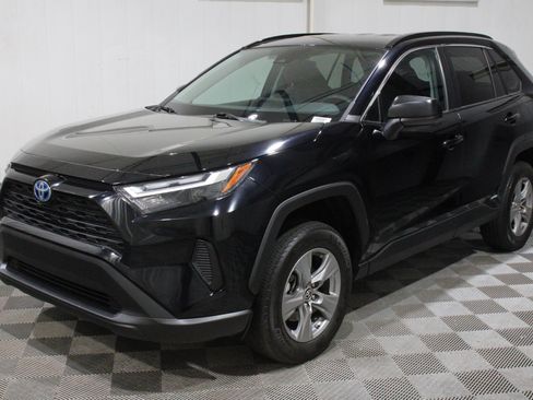 Used 2024 Toyota RAV4 LE AWD/4WD image 33