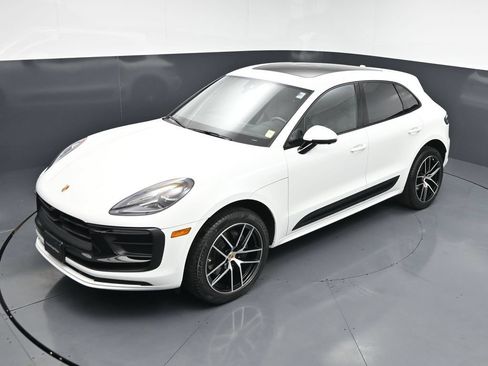 Certified 2025 Porsche Macan AWD/4WD image 13