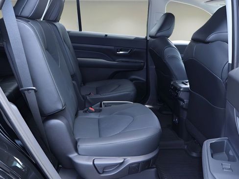New 2026 Toyota Grand Highlander AWD image 17