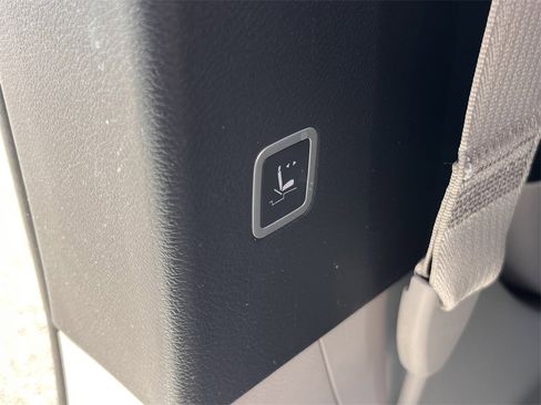 Used 2024 Chrysler Pacifica Touring-L image 20