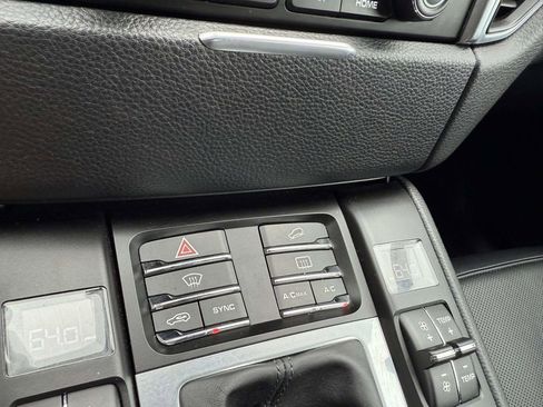 Used 2018 Porsche Macan image 26