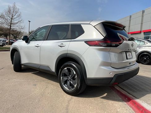 Used 2025 Nissan Rogue SV image 8