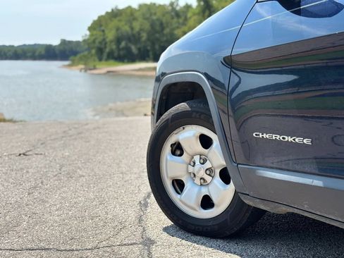 Used 2016 Jeep Cherokee Sport AWD/4WD image 19