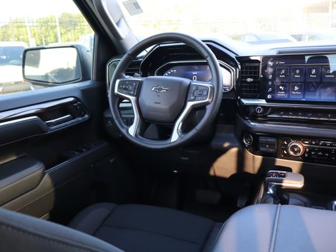 Used 2024 Chevrolet Silverado 1500 LT Trail Boss w/ Convenience Package II AWD/4WD image 15