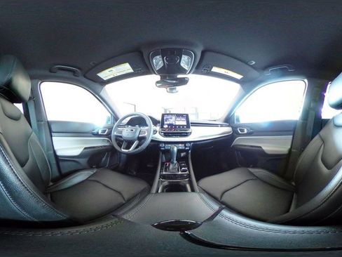 Used 2025 Jeep Compass Limited image 43