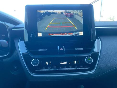 Used 2024 Toyota Corolla Cross XLE image 24