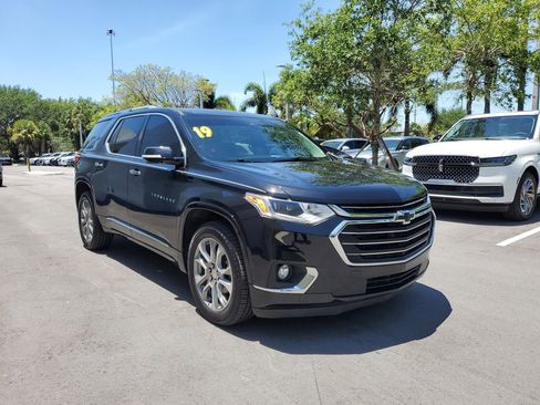 Used 2019 Chevrolet Traverse Premier w/ Driver Confidence II Package FWD image 32