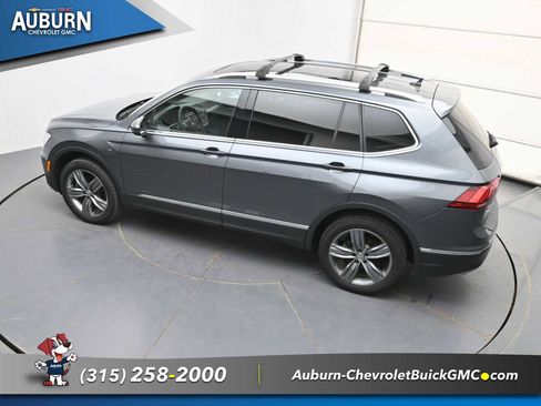 Used 2020 Volkswagen Tiguan SEL AWD/4WD image 29
