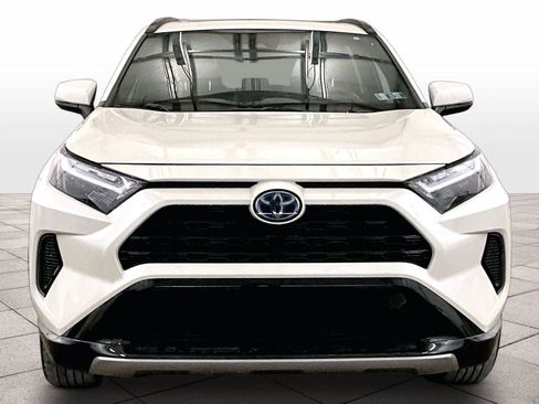 Used 2022 Toyota RAV4 SE w/ Convenience Package image 3