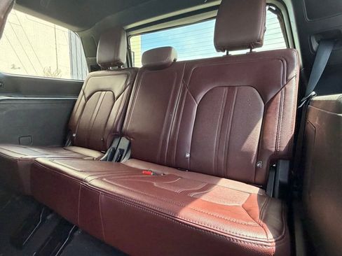 Used 2024 Ford Expedition Limited AWD/4WD image 9