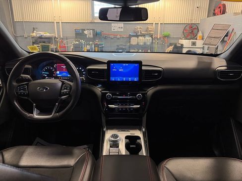Used 2022 Ford Explorer ST-Line AWD/4WD image 19