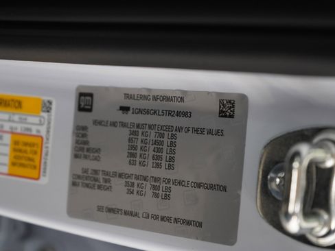 Used 2026 Chevrolet Suburban High Country AWD/4WD image 32