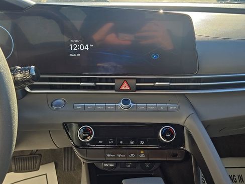 Used 2024 Hyundai Elantra SEL image 22