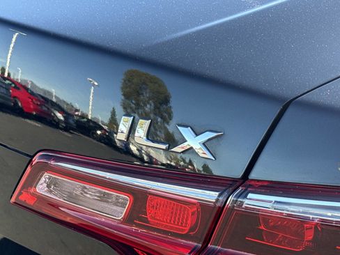 Used 2018 Acura ILX w/ Premium Package image 26