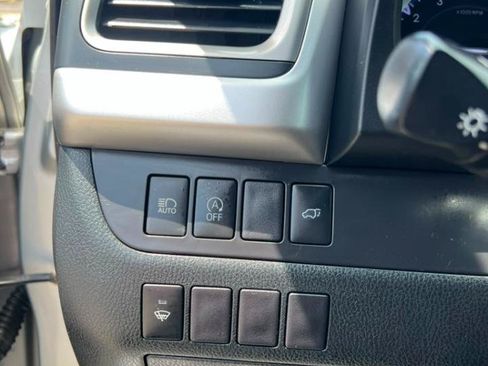 Used 2019 Toyota Highlander XLE AWD/4WD image 16