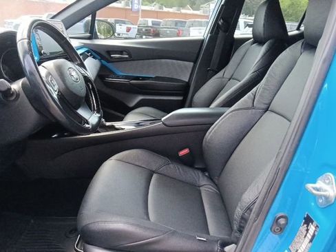 Used 2019 Toyota C-HR XLE FWD image 15