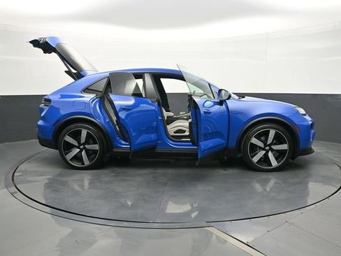 New 2026 Porsche Macan Electric RWD image 34