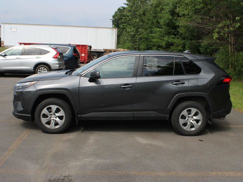 Used 2023 Toyota RAV4 LE AWD/4WD image 5