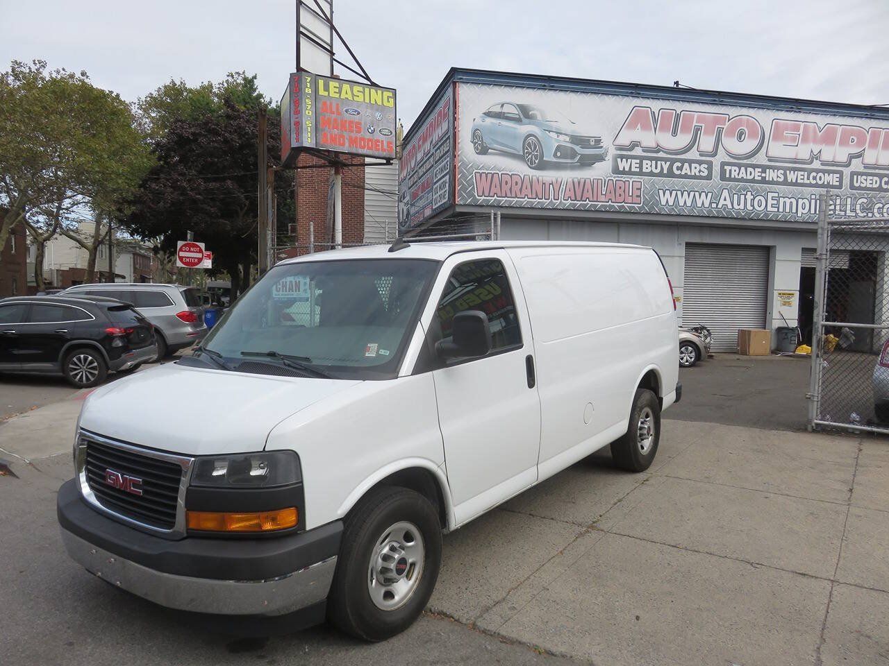 Used 2019 GMC Savana 2500 w/ Driver Convenience Package RWD image 2