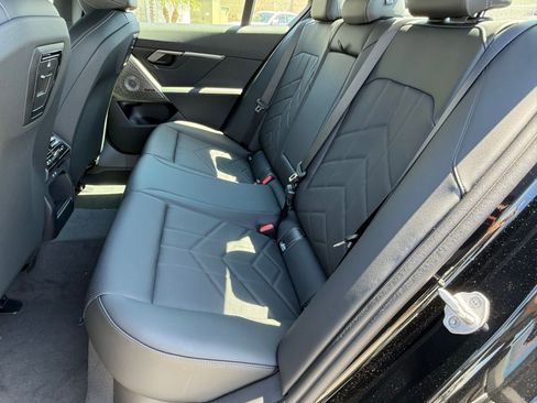 New 2026 BMW 550e xDrive image 31