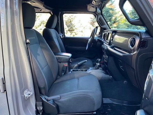 Used 2018 Jeep Wrangler Unlimited Sahara image 39