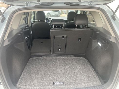 Certified 2025 Volkswagen Taos SE image 11