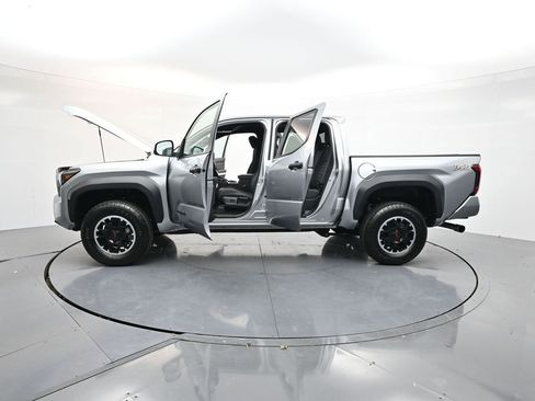 Used 2024 Toyota Tacoma TRD Off-Road image 38
