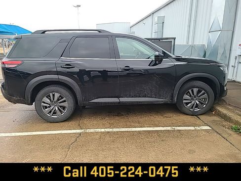 Used 2025 Nissan Pathfinder SV image 13