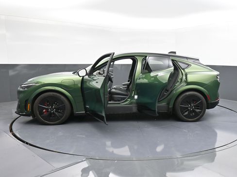 Used 2025 Ford Mustang Mach-E GT image 30