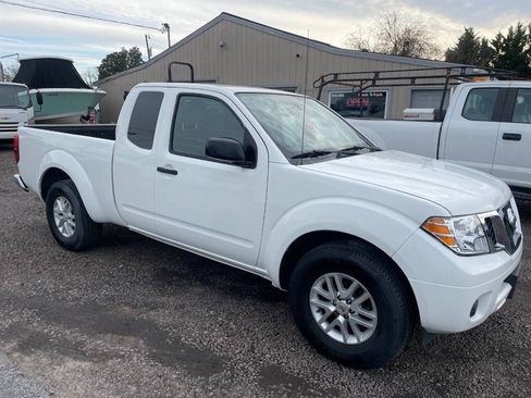 Used 2019 Nissan Frontier SV RWD image 6